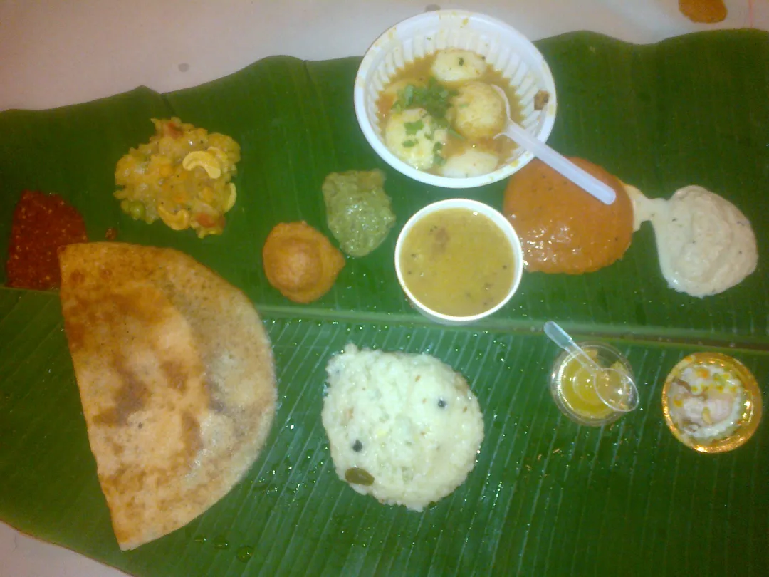 South Indian thali breakfast plate en route to Malvan